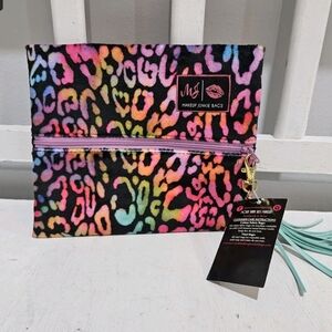 NWT Makeup Junkie Flat Lay Makeup Bag Wild Thang, Size Small